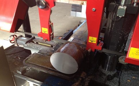 丰城卧式带锯床加工时出现明显振荡如何排查？