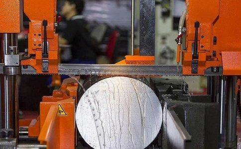 丰城立式金属带锯床切削出现跑带故障解决方法！